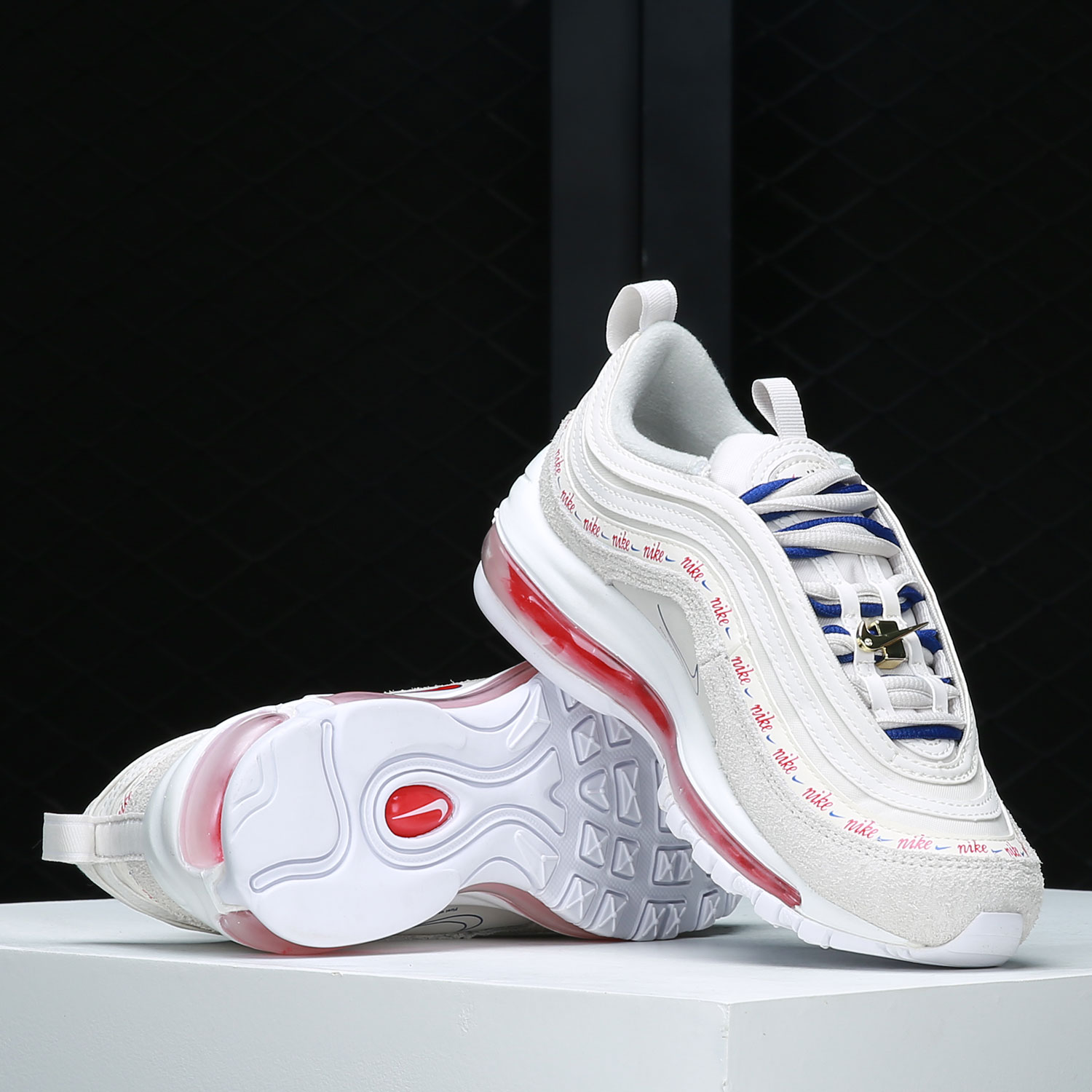 Sepatu olahraga berbantalan ud - Sneaker Zone ulasan dan harga